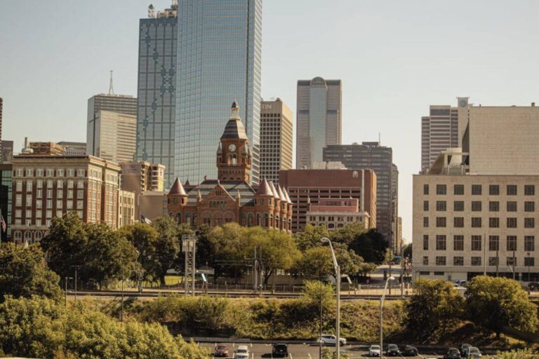 Places to Meet Women in Dallas